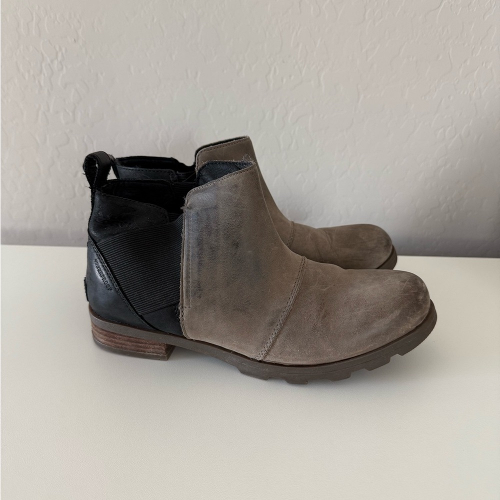 SOREL Emelie Colorblock Leather Chelsea Boots size 8.5